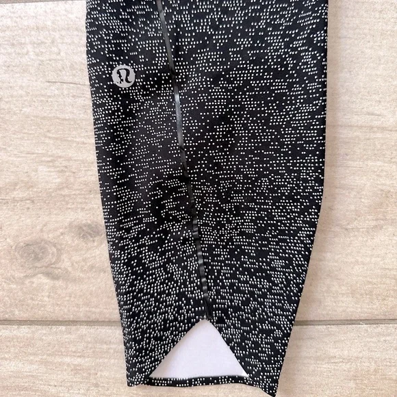 *SOLD*Lululemon Quick Pace 7/8 Cropped Soundwave Alpine Tights Size 6 - Picture 12 of 15
